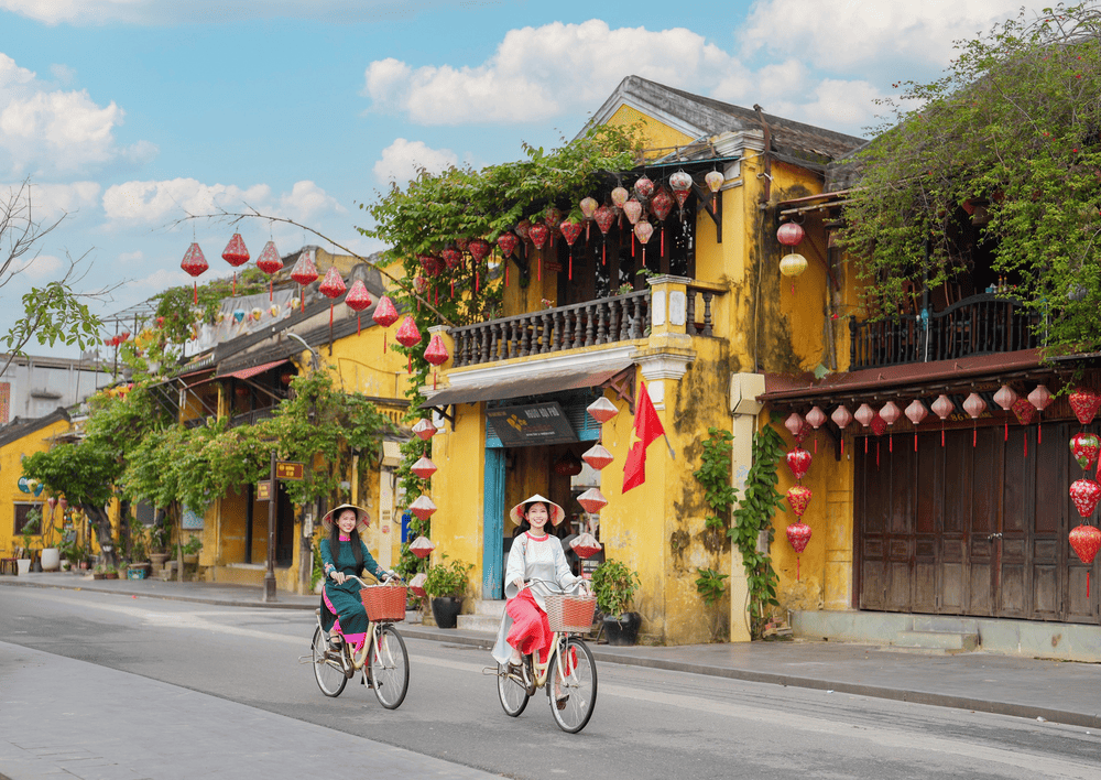 Start your journey to explore Vietnam's cultural heritage at Precious Heritage Art Gallery Museum by motorbike, taxi and bicycle (Source: Visit Hoi An)